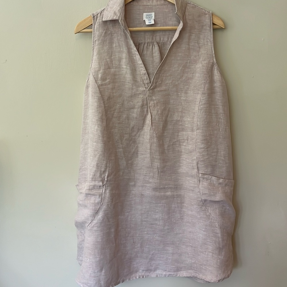 Linen sleeveless blouse